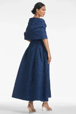 The Hug Shawl - Midnight 5 The Hug Shawl - Midnight -Sachin & Babi Shop BELLEDRESS HUGSHAWL MIDNIGHT BACK scaled