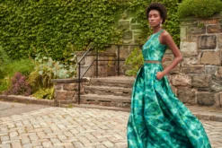 Lexie Top - Emerald Watercolor Floral -Sachin & Babi Shop SHOT 10 017 be2b4664 3d95 4f94 9b20 267503b1034b scaled